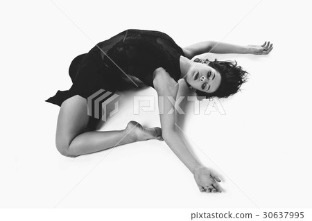 Beautiful modern dancer girl 30637995