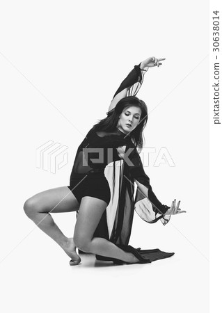 Beautiful modern dancer girl 30638014
