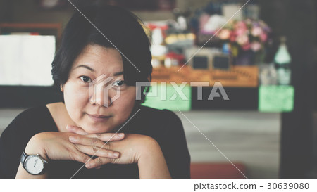 Asia women in black dress thao chin in coffee shop 30639080