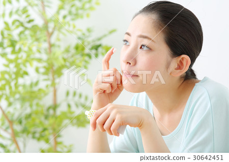 Middle Female Skin Care 30642451