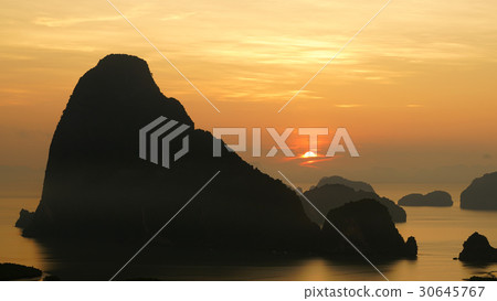 Sunrise view over Samed-Nang Chee Island. 30645767