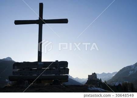 Wooden cross before Tarasp castle 30648549