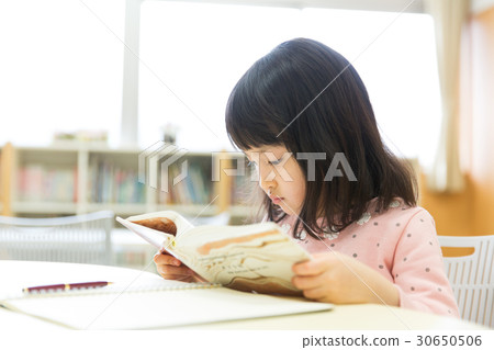 Reading elementary school student 30650506