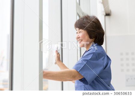 清潔工作高級女性 30650633