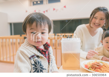 child, whelp, younger 30650964