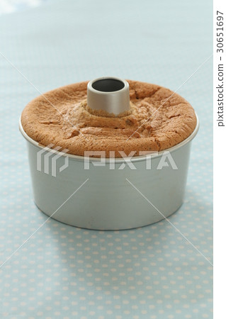 Making sweets at home with tea chiffon 30651697