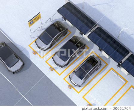 共享私人停車場的汽車的圖像由太陽電池板，快速的充電器提供 30651764
