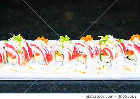 Tuna sushi roll Tuna sushi roll 30655562