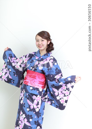 浴衣的一名年輕女子 照片素材 圖片 圖庫