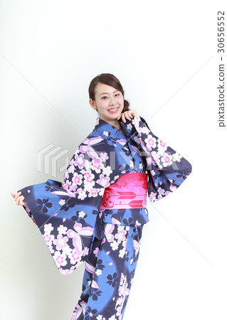 A young woman in a yukata 30656552
