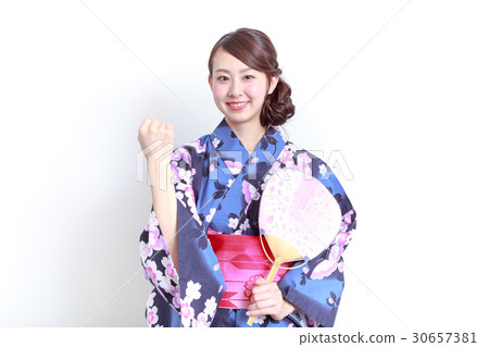 採取膽量的yukata的少婦擺在 採取膽量的yukata的少婦擺在 30657381