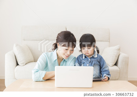 Mother and girls watching personal computers 30663732