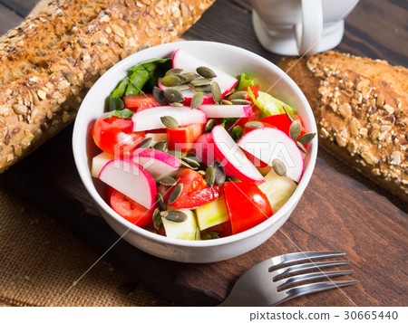 Colorful vegetable salad bowl Colorful vegetable salad bowl 30665440