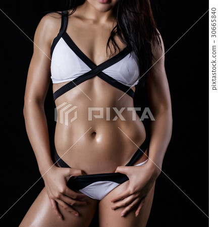 Beautiful body of fitness woman 30665840