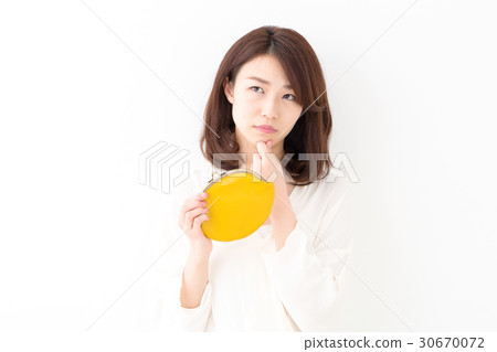 Worry · money · female 30670072