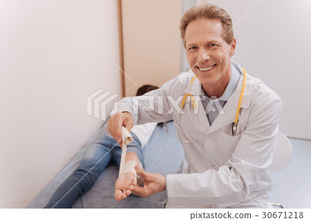 Competent rheumatologist preventing any damages 30671218