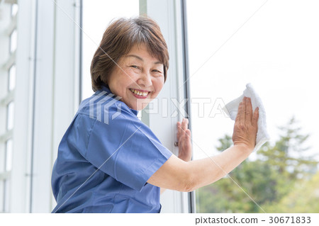 Cleaning work Senior women 30671833