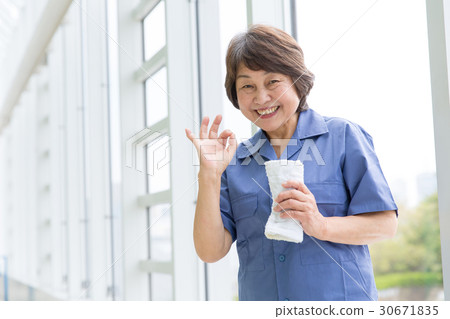 清潔工作高級女性 30671835