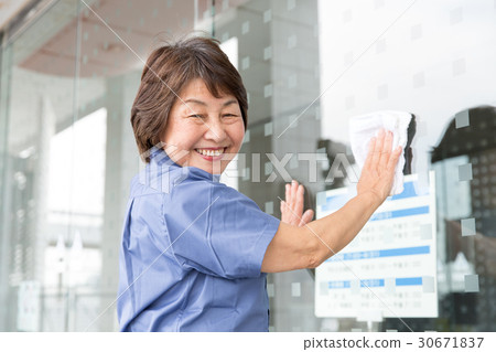 清潔工作高級女性 30671837