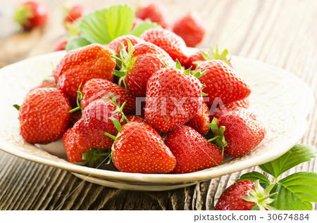 strawberries 30674884