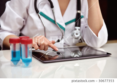 Famele doctor with X-ray Of Patient 30677353