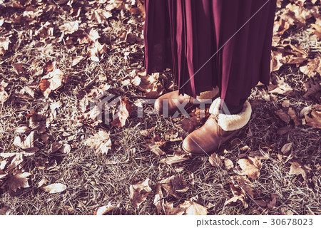 Walk in autumn 30678023