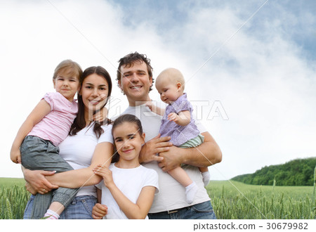 Happy family Happy family 30679982