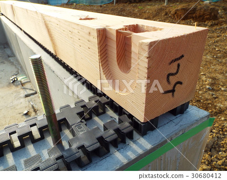 Packing is put on the foundation of the wooden house for ventilation under the floor 30680412