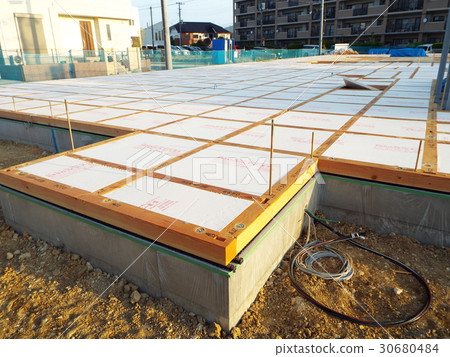 We will insert insulation between the joists of the wooden houses We will insert insulation between the joists of the wooden houses 30680484