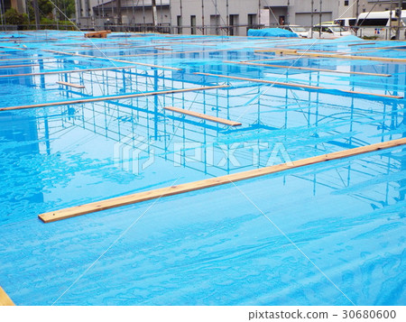 在建造膠合板地板後，下雨是必不可少的 30680600