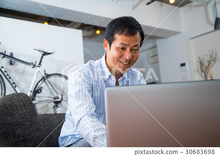 Looking at a middle-aged man middle-aged middle-aged and short-dressed men casual clothing men's guys Looking at a middle-aged man middle-aged middle-aged and short-dressed men casual clothing men's guys 30683698