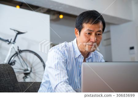 Looking at a middle-aged man middle-aged middle-aged and short-dressed men casual clothing men's guys Looking at a middle-aged man middle-aged middle-aged and short-dressed men casual clothing men's guys 30683699