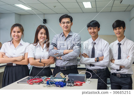 Portrait of Asian teacher and College Students in the laboratory classroom, University education concept Portrait of Asian teacher and College Students in the laboratory classroom, University education concept 30685251