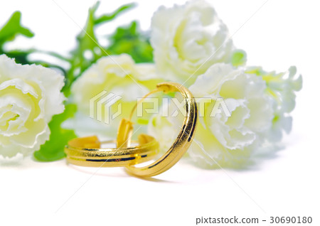 Gold pendant cameo jewelry in ring shape 30690180