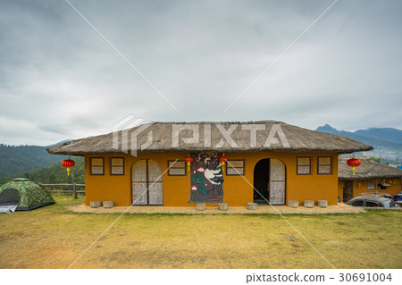 Chinese style house at the viewpoint  30691004