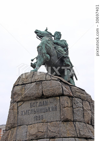 Ukraine. Kiev. The monument to Bogdan Khmelnitsky Ukraine. Kiev. The monument to Bogdan Khmelnitsky 30697401