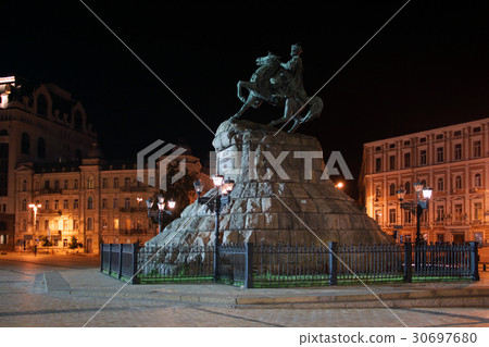 Ukraine. Kiev. The monument to Bogdan Khmelnitsky Ukraine. Kiev. The monument to Bogdan Khmelnitsky 30697680