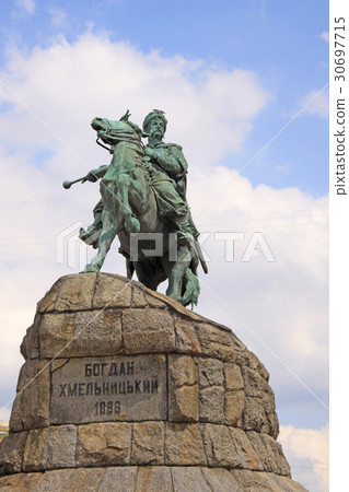 Ukraine. Kiev. The monument to Bogdan Khmelnitsky  30697715