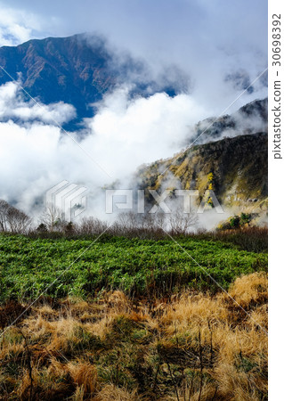 Mountain climbing · Gathering clouds Mountain climbing · Gathering clouds 30698392