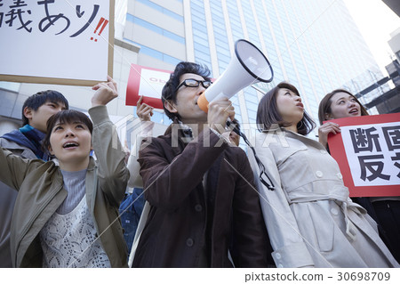 人群做演示活動 人群做演示活動 30698709