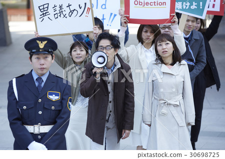 人群做演示活動 30698725