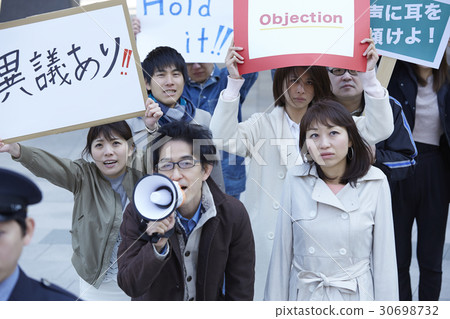 人群做演示活動 人群做演示活動 30698732