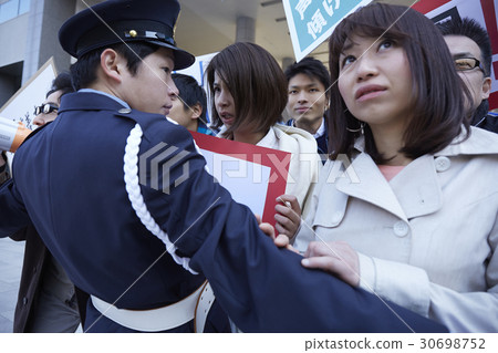 人群做演示活動 人群做演示活動 30698752