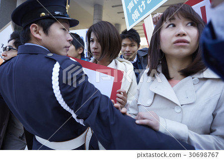 Crowd to do demo activities 30698767