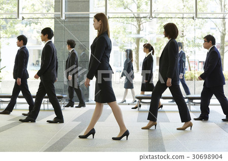 穿西裝的人 30698904