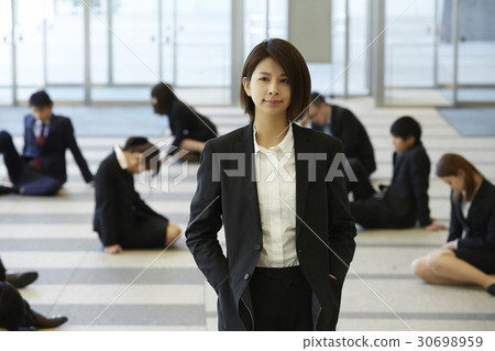 A woman who overcomes the waves of society A woman who overcomes the waves of society 30698959