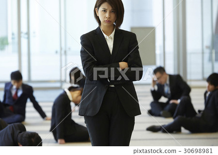 A woman who overcomes the waves of society A woman who overcomes the waves of society 30698981