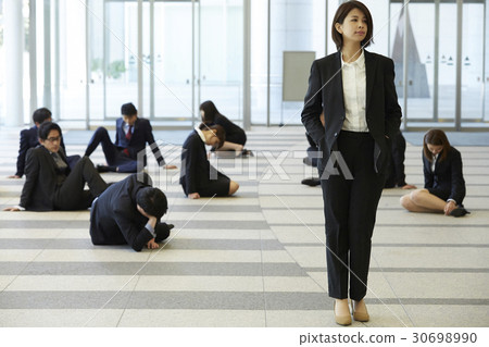 A woman who overcomes the waves of society A woman who overcomes the waves of society 30698990