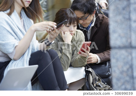 People to queue up 30699039