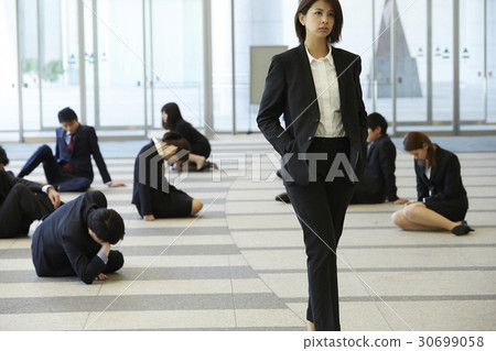 A woman who overcomes the waves of society A woman who overcomes the waves of society 30699058